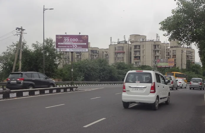 mayur vihar-red light